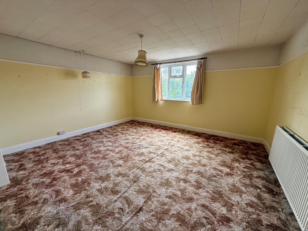Lot: 95 - DETACHED FREEHOLD BUILDING - Bedroom two